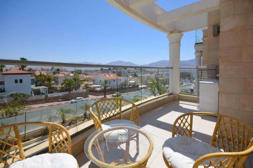 Designed Apartment With Balcony And Sea View- Yalarent