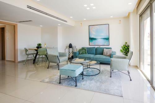 Designed Apartment With Balcony And Sea View- Yalarent