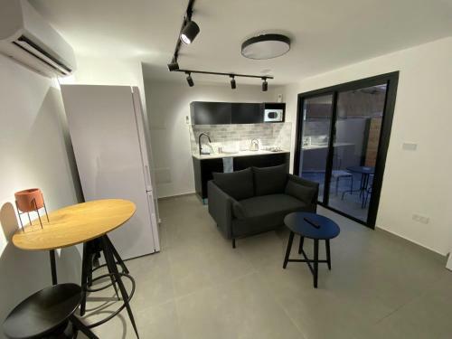 New Boutique Apartment With Balcony