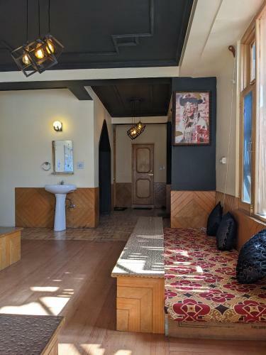 Locals Hostel
