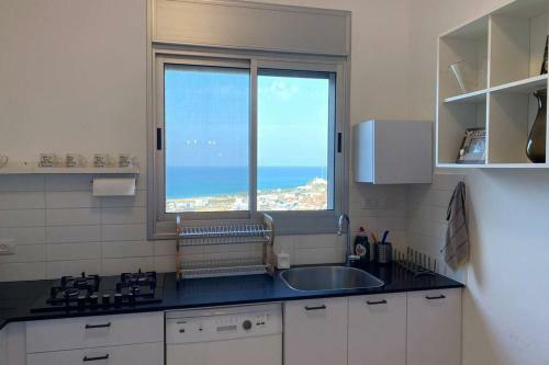 Sea View And New Beach Modern Apart With Balcony