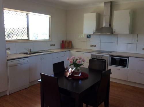 Bed & Breakfast Tinaroo Sunset Retreat