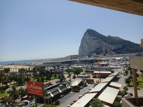 Apartamento Cosy Flat For Comfy Stay - Gib Rock View 3