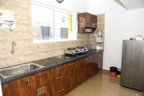 Dunhill Premium Service Apartment