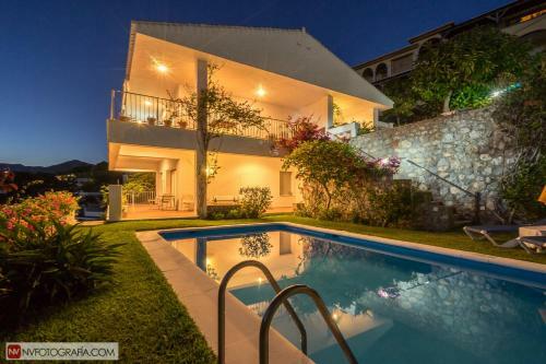 Villa Sobre El Mar Albor�n