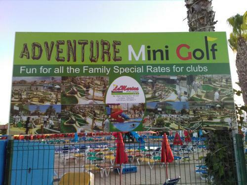 Hostal La Marina Bed & Breakfast