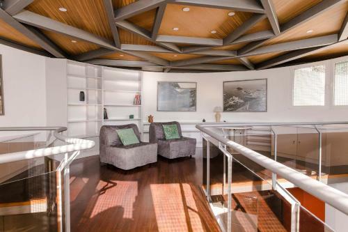 The Circular Villa - Jacuzzi, Hiking & Vineyards