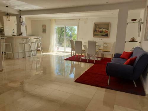 De Luxe Villa