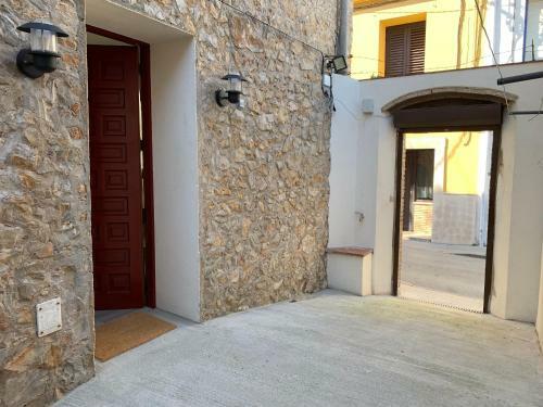 Casa de Piedra Adaptada En Lescala