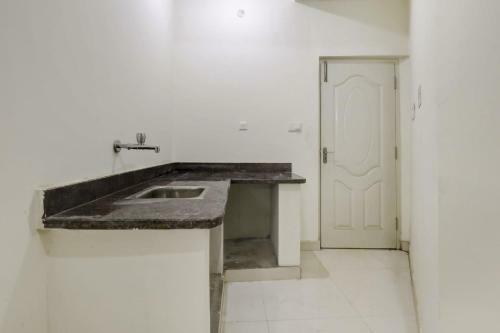 Hostal Oyo 79887 The Purple Orchid Stay