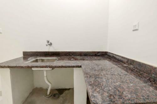 Hostal Oyo 79887 The Purple Orchid Stay