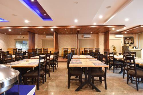 Fabhotel Dhanvitha Suites