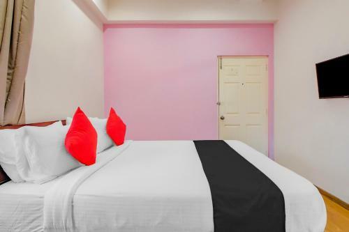 Capital O 77528 Smile Hotels