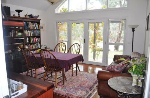 Captain's Cottage Bed & Breakfast