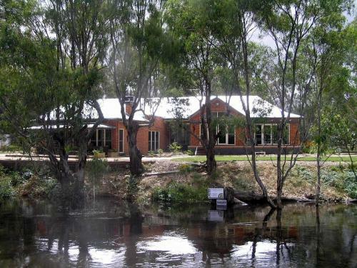 Captain's Cottage Bed & Breakfast