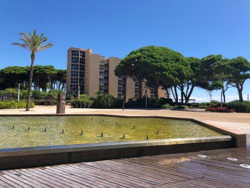 Apartamento Pineda Beach 1a L�nea de Mar & Parking