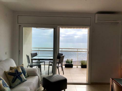 Apartamento Pineda Beach 1a L�nea de Mar & Parking