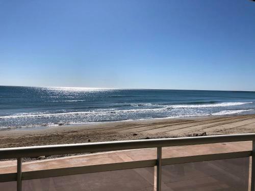 Apartamento Pineda Beach 1a L�nea de Mar & Parking
