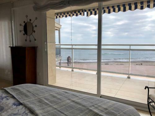 Apartamento Pineda Beach 1a L�nea de Mar & Parking