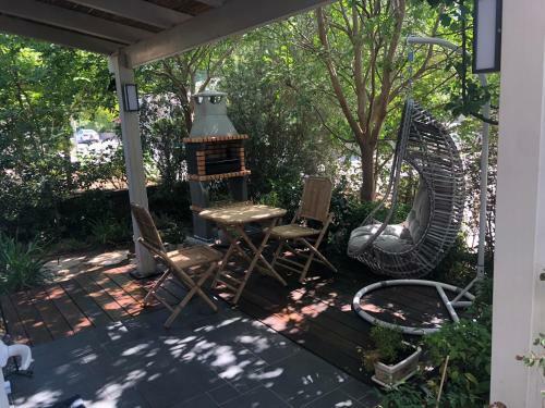 Hostal Studio By The River
