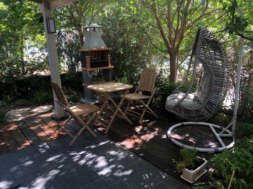 Hostal Studio By The River