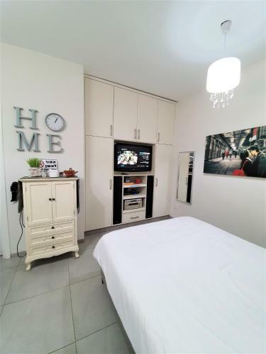 Hostal Studio By The River