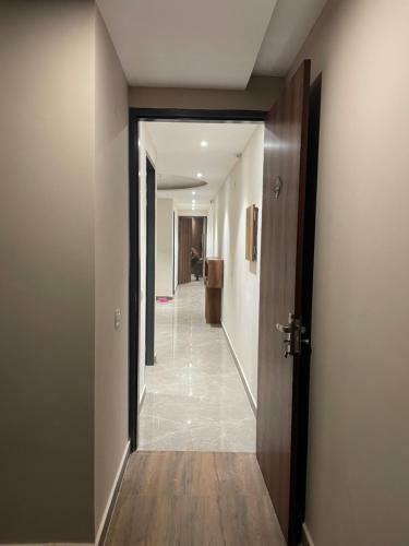 Hotel Wide Road