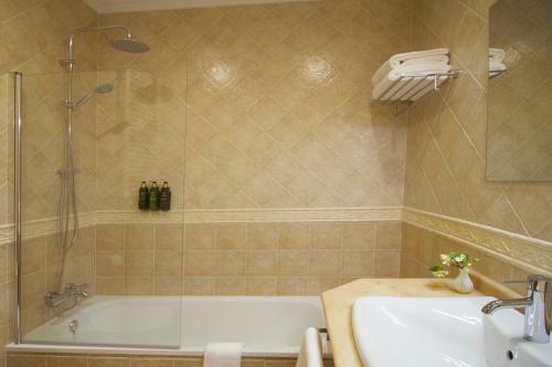 Hotel Pe�as Blancas