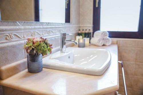 Hotel Pe�as Blancas