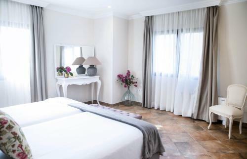 Hotel Pe�as Blancas