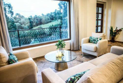 Hotel Pe�as Blancas