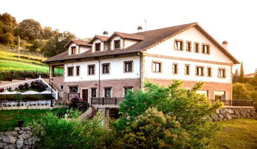 Hotel Pe�as Blancas