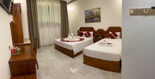 Royal Hotel 2