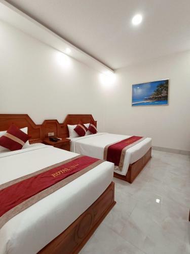 Royal Hotel 2