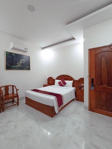 Royal Hotel 2