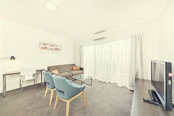 Aparthotel Abode Tuggeranong