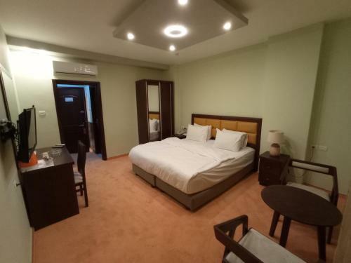 Golden Rose Hotel