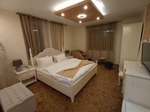 Golden Rose Hotel