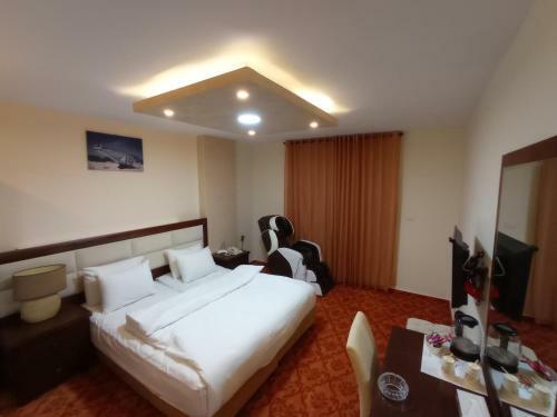 Golden Rose Hotel
