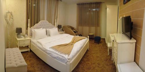 Golden Rose Hotel