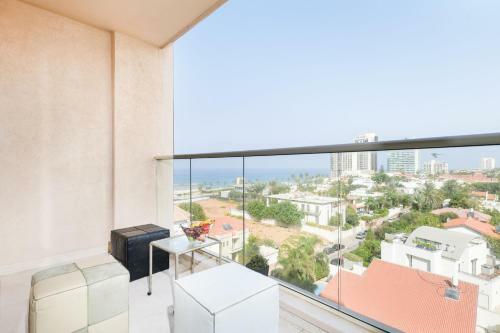 Modern 3br Apartment W/ Sea & City View