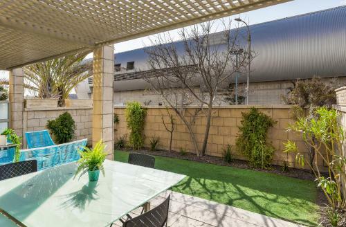 Apartamento The Green Garden Suite By The Beach