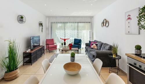Apartamento The Green Garden Suite By The Beach