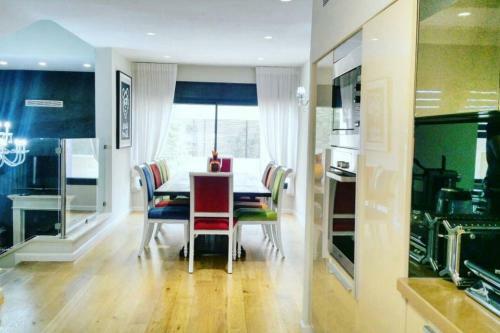 Prestige Villa With Private Pool + Parking