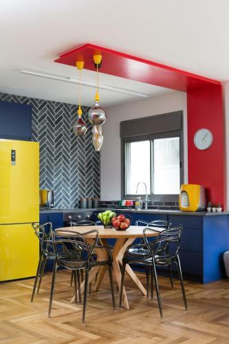 Colorful Bnb Apartment