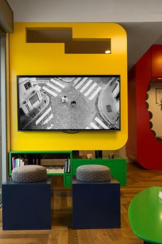 Colorful Bnb Apartment