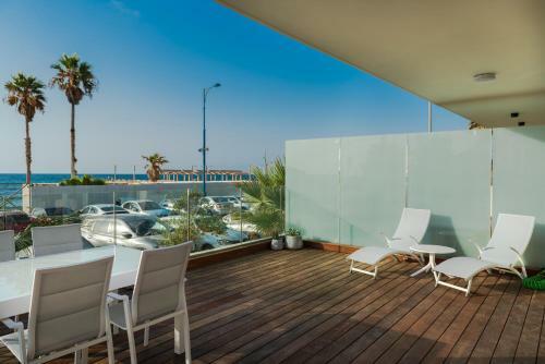 Apartamento Beachfront Deck - 20 Meters From The Beach
