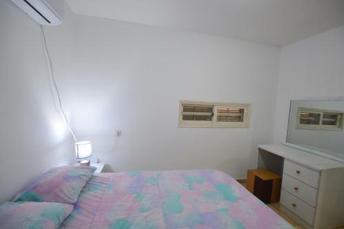 Shprinzak Cozy Apartments By Domik