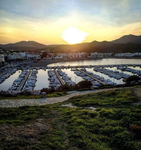 Apartamento Port de Llan�a , La Miranda