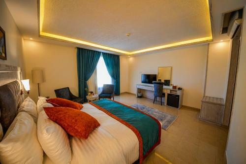 Petra Canyon Hotel